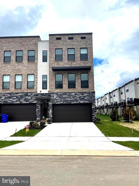 462 Tiller Street - Photo 1