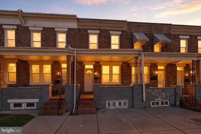 2880 Pelham Avenue - Photo 1