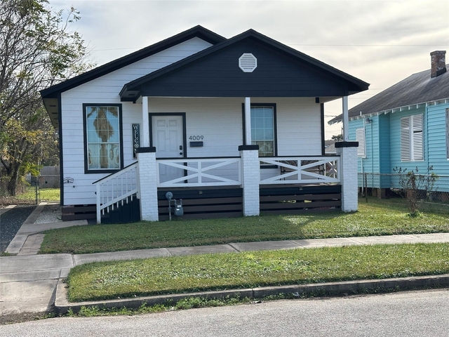 4009 Avenue L - Photo 1