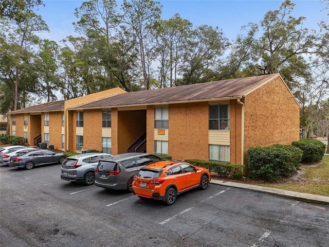 1810 Nw 23rd Boulevard - Photo 1