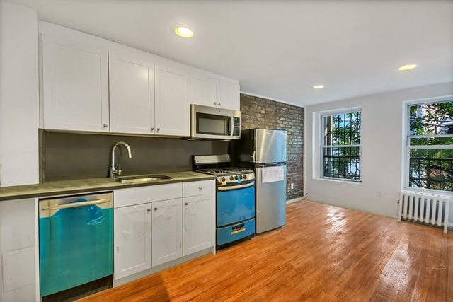 98 Christopher Street - Photo 1