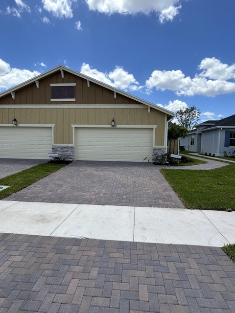 1769 Se Crosswood Way - Photo 1
