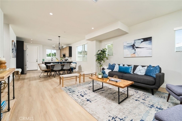 800 N Amelia Avenue - Photo 1