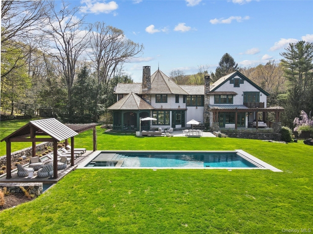 10 Upland Road N - Photo 1