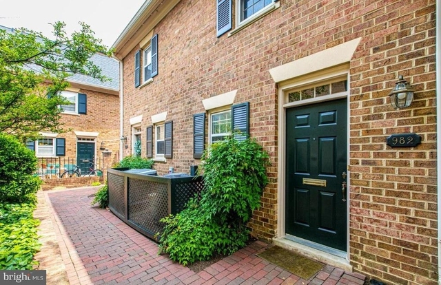 982 N Royal Street - Photo 1