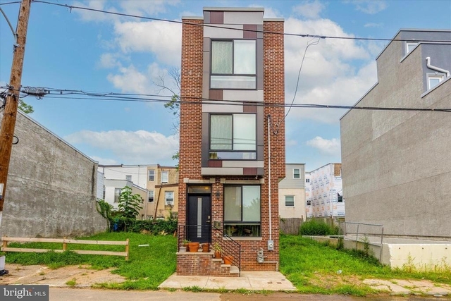 2137 N Darien Street - Photo 1