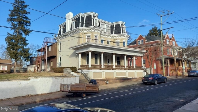 261 N York Street - Photo 1