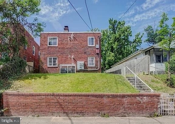 506 Eastern Avenue Ne - Photo 1