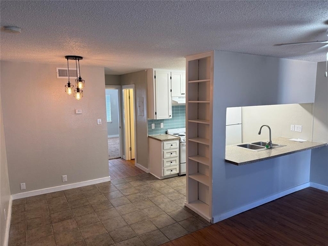 2408 Longview St - Photo 1