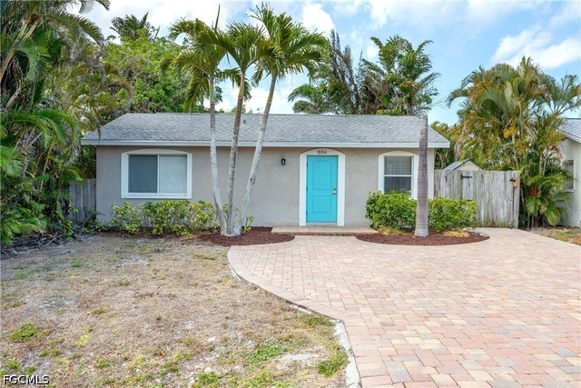 856 104th Avenue N - Photo 1