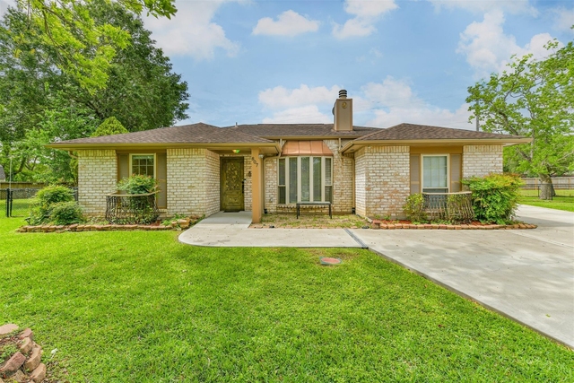 807 Stadium Circle - Photo 1