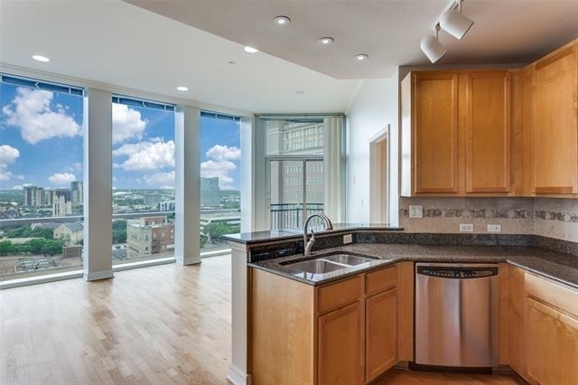 500 Throckmorton Street - Photo 1