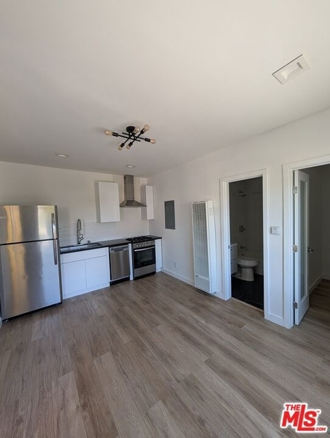 2626 Cloverfield Boulevard - Photo 1