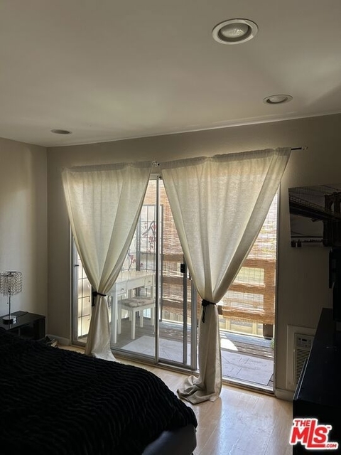 320 S Ardmore Ave - Photo 1