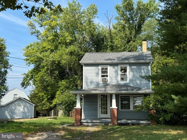 1005 Manning Drive - Photo 1