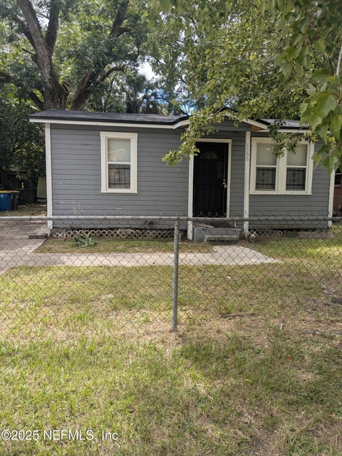 1556 W 28th Street - Photo 1