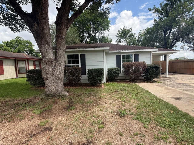 1319 Bernard Street - Photo 1
