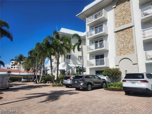 3000 Gulf Shore Boulevard N - Photo 1