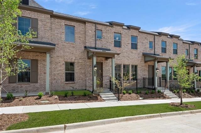 630 Redwood Way - Photo 1