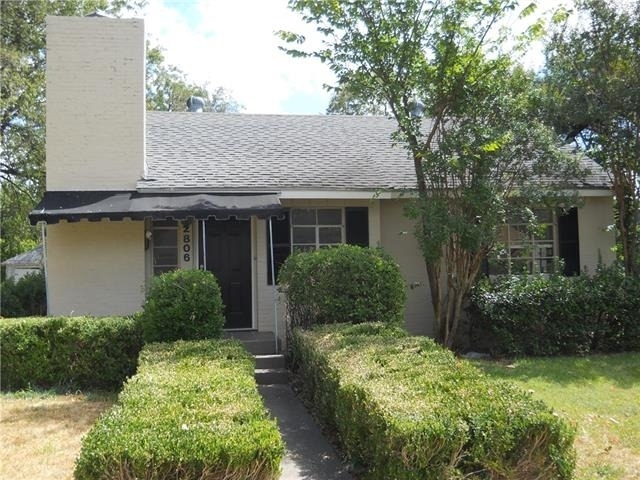 2806 Hedgerow Drive - Photo 1