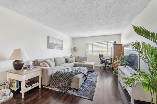 125 Shore Court - Photo 1