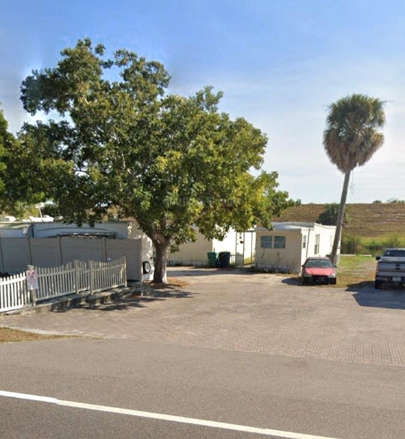 220 Se Us Highway 441 - Photo 1