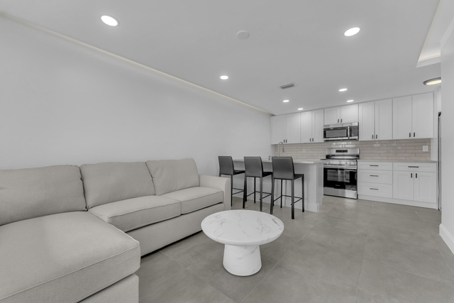 381 Se 15th Avenue - Photo 1