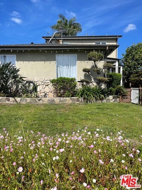 8503 Lilienthal Avenue - Photo 1