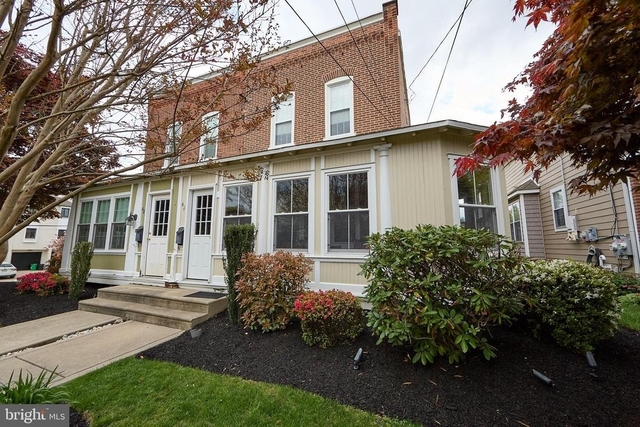 423 N Orange Street - Photo 1