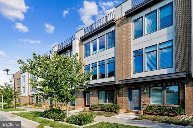 8052 Red Hook - Photo 1
