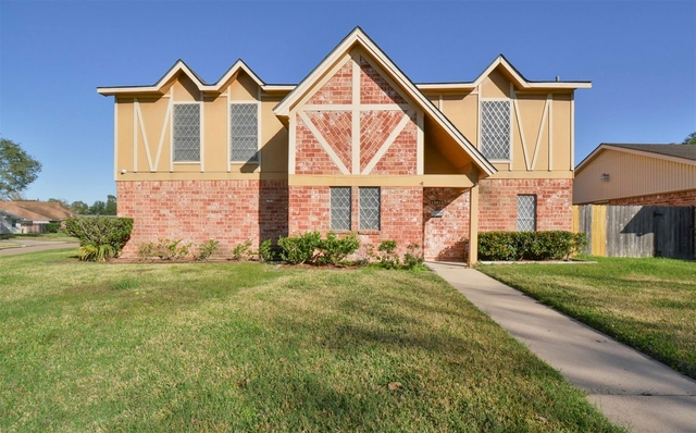 13915 Roundstone Lane - Photo 1
