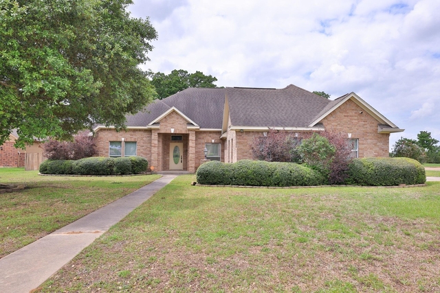 105 Lawrence Marshall Dr - Photo 1