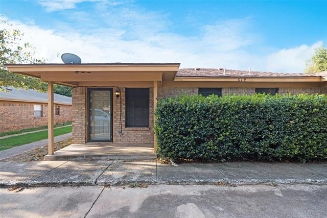 619 Race Street - Photo 1