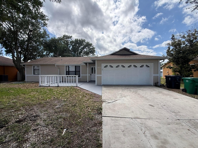 1626 Sw Buffum Lane - Photo 1