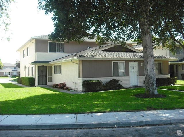 2692 Victoria Avenue - Photo 1