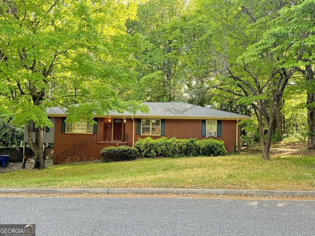 222 Pineview Drive - Photo 1
