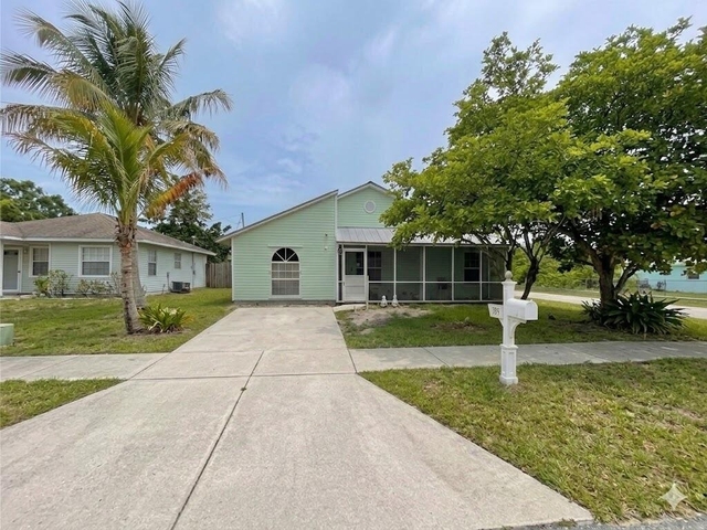 5359 Se Dell Street - Photo 1