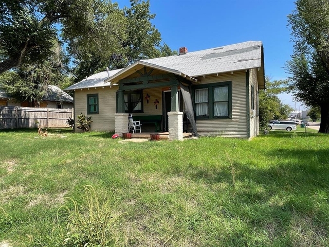 1801 E Park Place - Photo 1