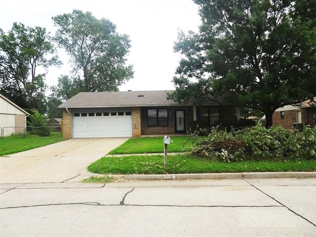 616 N Ramblin Oaks Drive - Photo 1