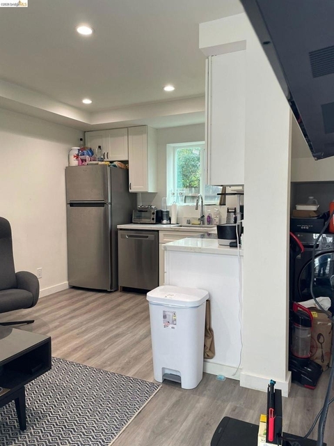 2624 Regent St - Photo 1