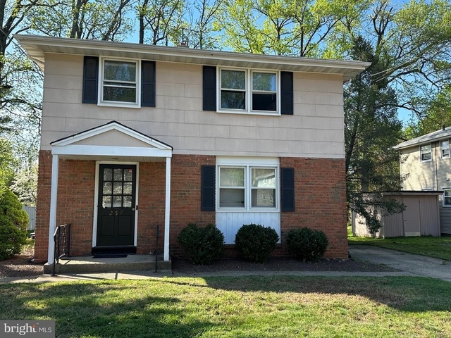 257 Evergreen Avenue - Photo 1
