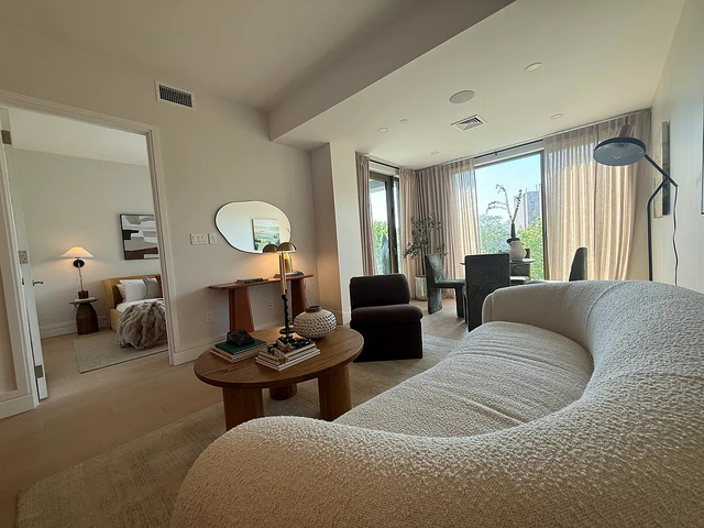 960 Franklin Avenue - Photo 1