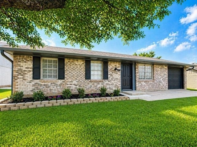 409 Starling Drive - Photo 1