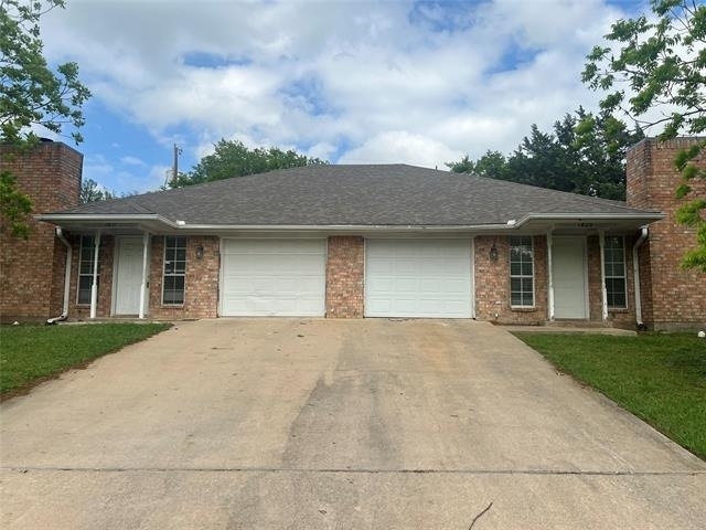 1809 Park Place - Photo 1
