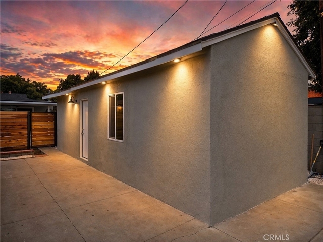 1104 Williamson - Photo 1