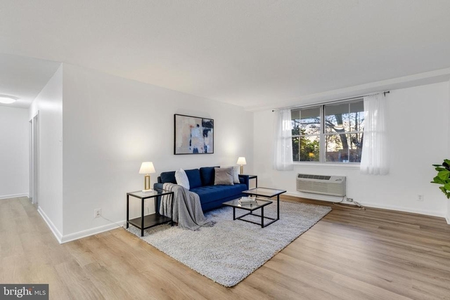 2030 N Adams Street - Photo 1