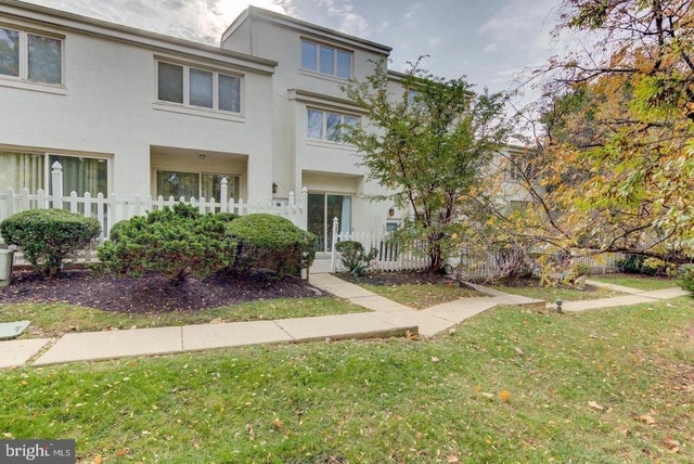107 Montrose Avenue - Photo 1