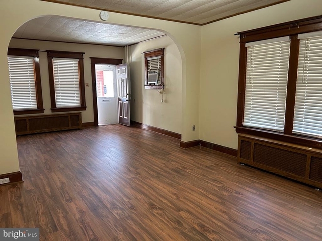 1049 Genesee Street - Photo 1