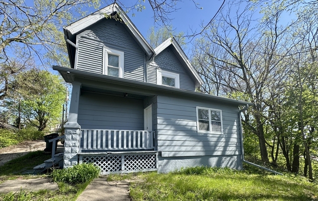 616 E 6th Street - Photo 1
