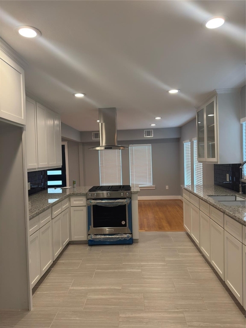 515 Caplin Street - Photo 1